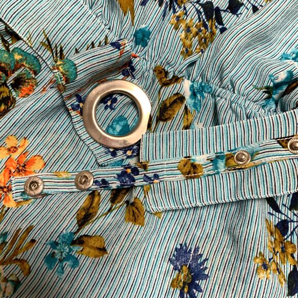 Floral Short Sleeve Blouse with Buckle Belt – Blue – No Size Tag (Approx. S-M) - Picture 3 of 9